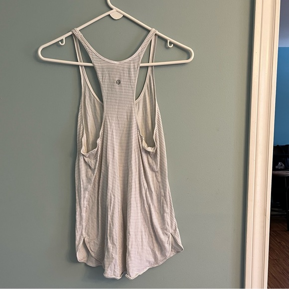 Lululemon Tank Top Racerback Loose Fit Workout Top size 8 - Picture 2 of 5